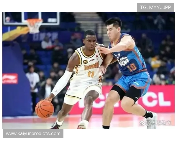 篮球联赛季后赛激战正酣各队全力争夺总冠军